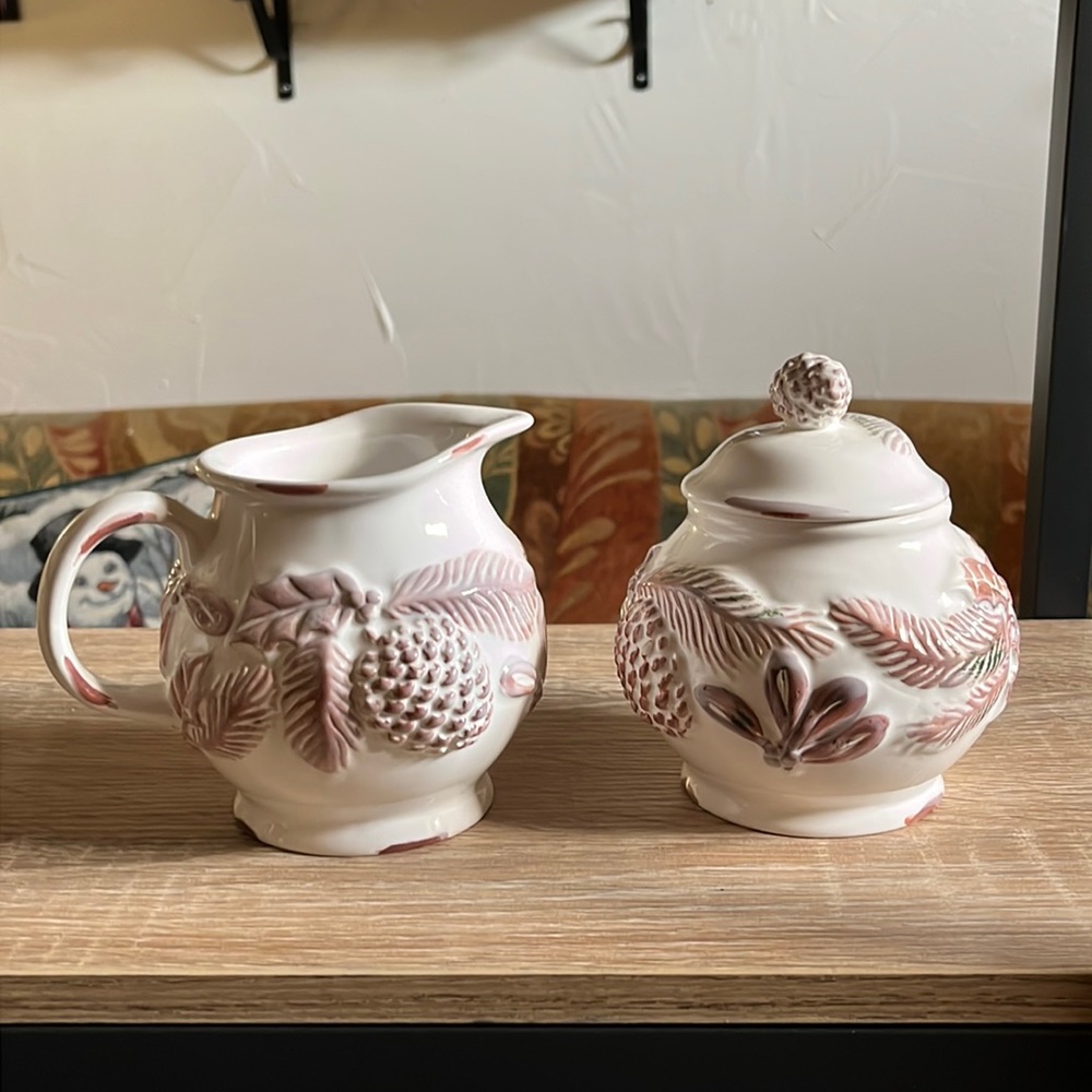 Christmas Tradition Cracker Barrel Ceramic Glaze Sugar And Creamer Set.